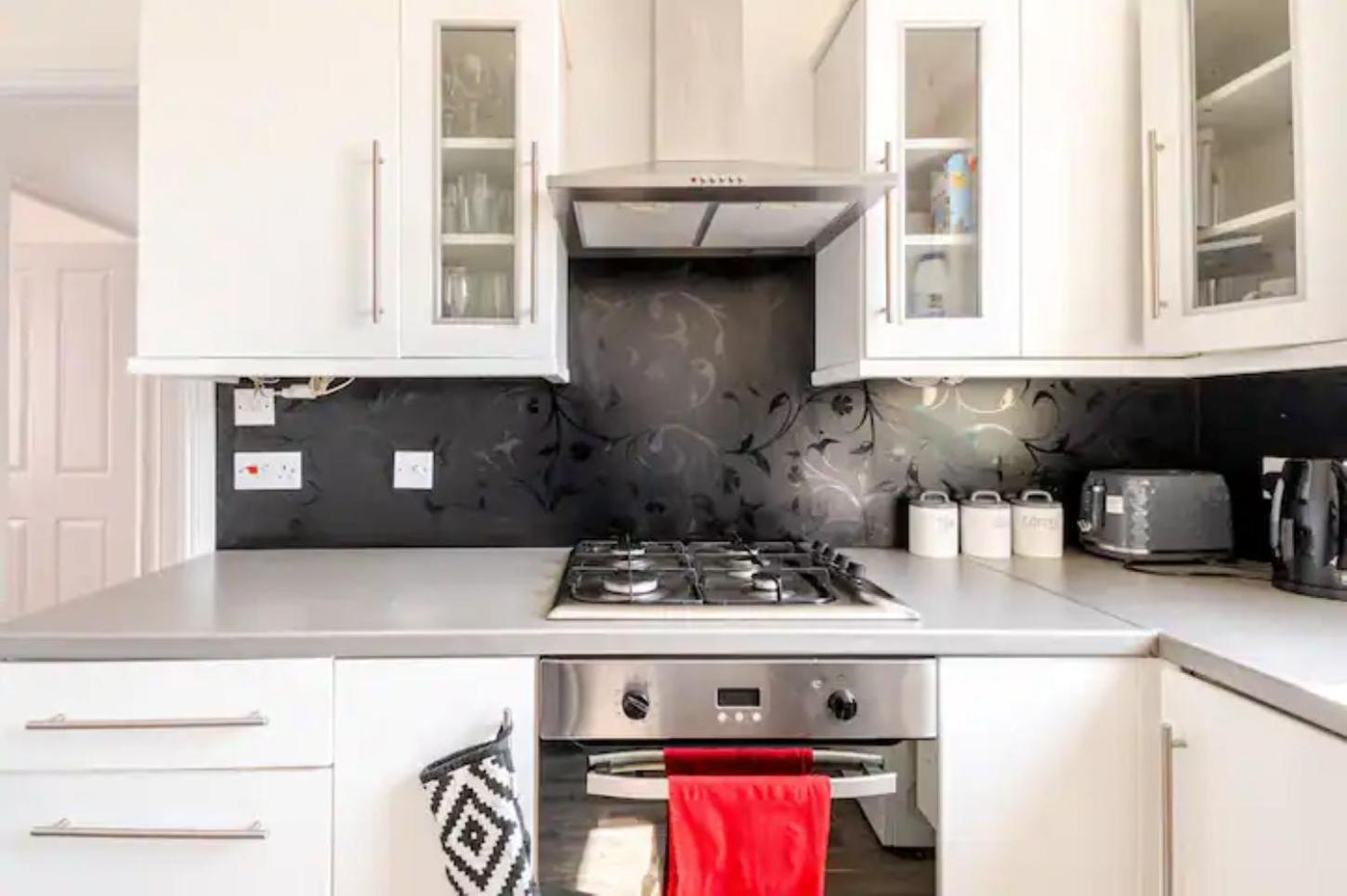 Castle View 2 Bedroom Apartment In Town Centre 헤이스팅스 외부 사진